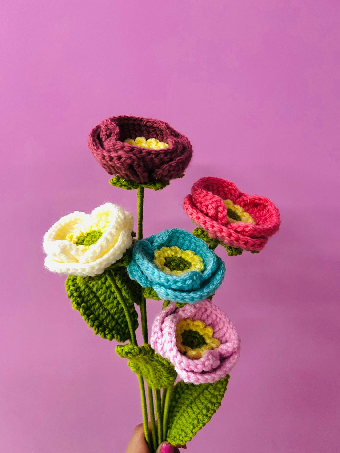 Handmade crochet poppy flower bunch of 5 in red and orange for home decor by The Crochet Nest

