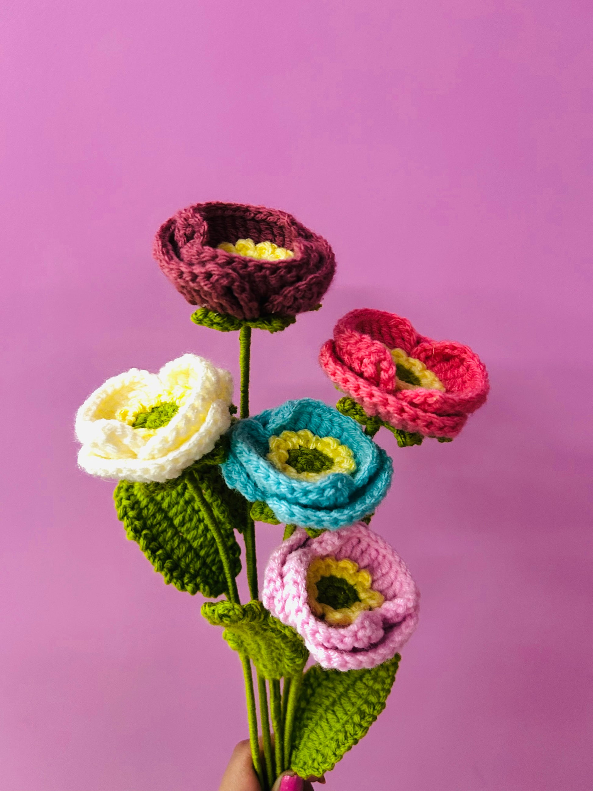 Handmade crochet poppy flower bunch of 5 in red and orange for home decor by The Crochet Nest

